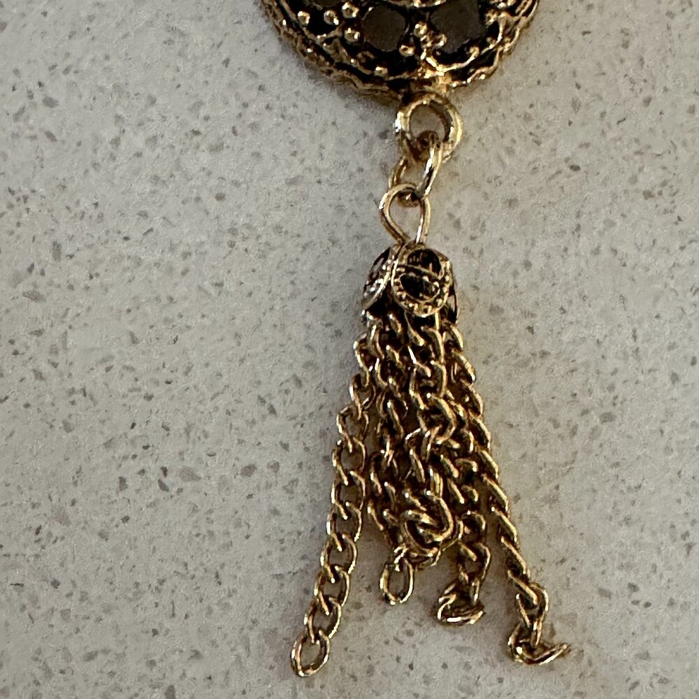 Cameo Pendant Goldtone with Tassles Vintage Carved Shell - Picture 9 of 11